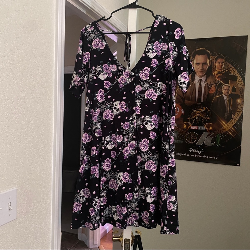 Hot Topic Floral and Skull dress (Medium)